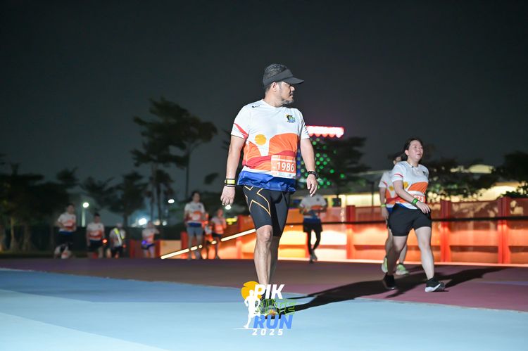 Race photo from PIK NITE RUN 2025