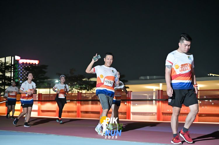 Race photo from PIK NITE RUN 2025