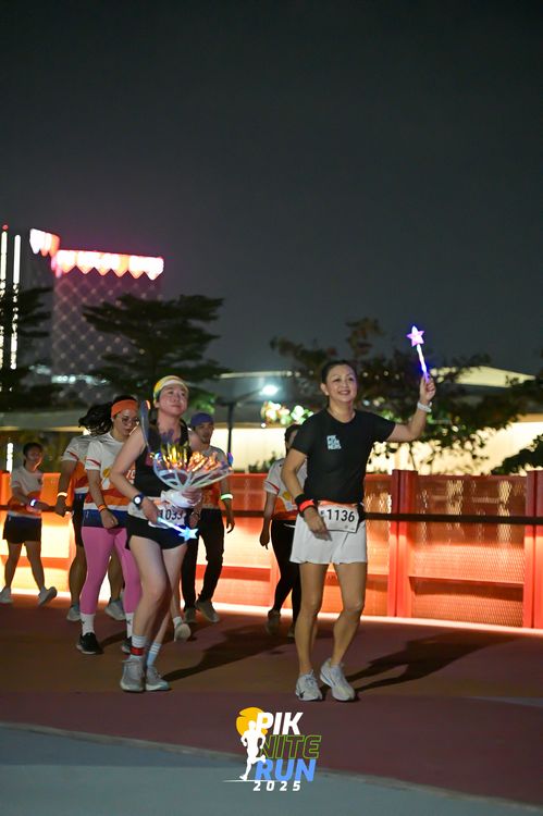 Race photo from PIK NITE RUN 2025