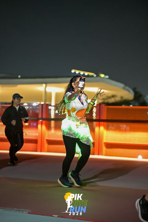 Race photo from PIK NITE RUN 2025