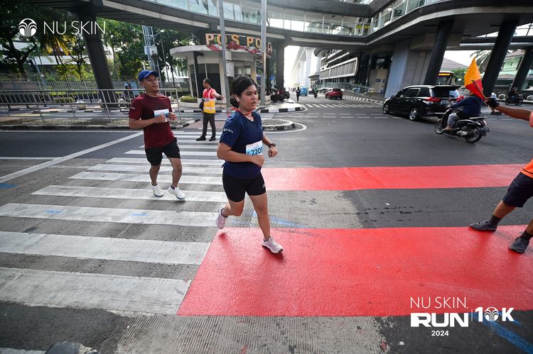 Race photo from Nu Skin Run 10K