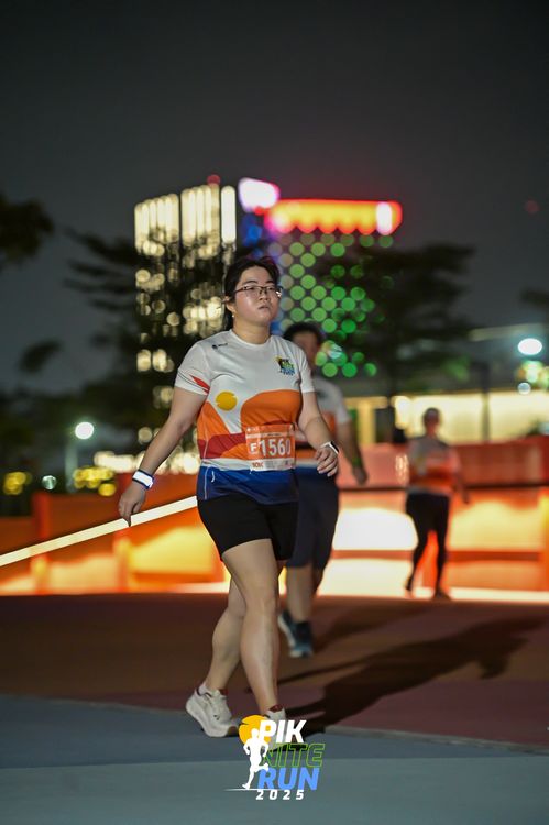Race photo from PIK NITE RUN 2025