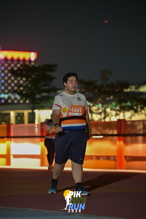 Race photo from PIK NITE RUN 2025