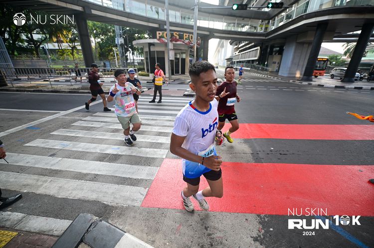 Race photo from Nu Skin Run 10K