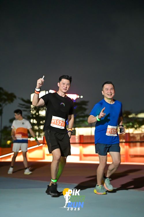 Race photo from PIK NITE RUN 2025