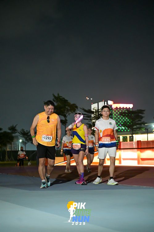 Race photo from PIK NITE RUN 2025