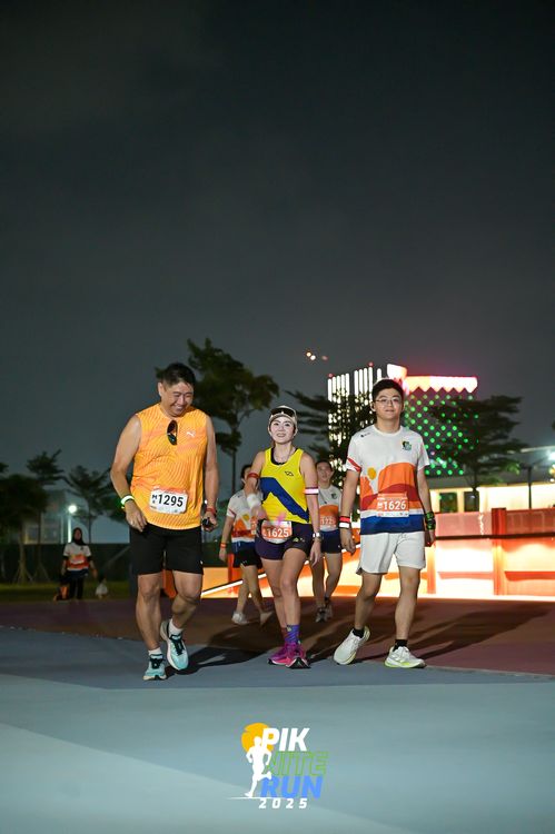 Race photo from PIK NITE RUN 2025