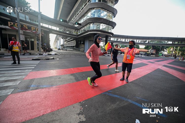 Race photo from Nu Skin Run 10K