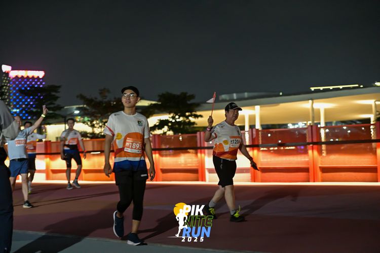 Race photo from PIK NITE RUN 2025