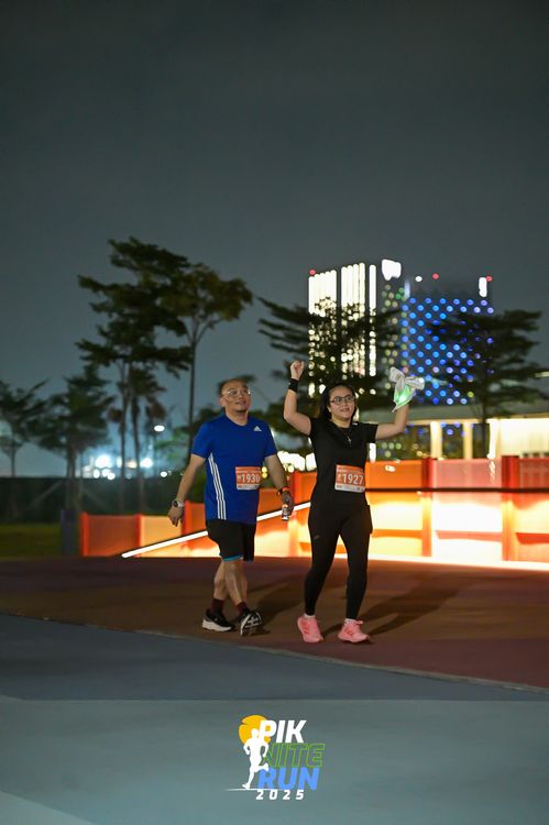 Race photo from PIK NITE RUN 2025