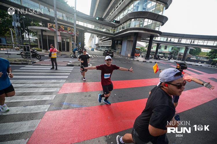 Race photo from Nu Skin Run 10K