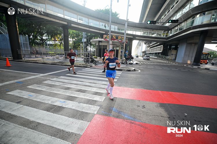 Race photo from Nu Skin Run 10K
