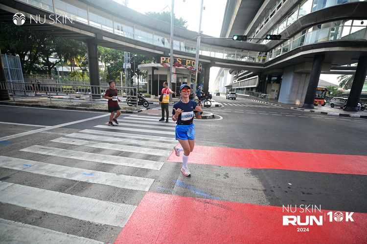 Race photo from Nu Skin Run 10K