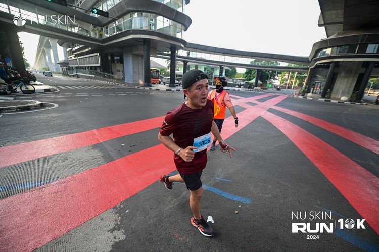 Race photo from Nu Skin Run 10K