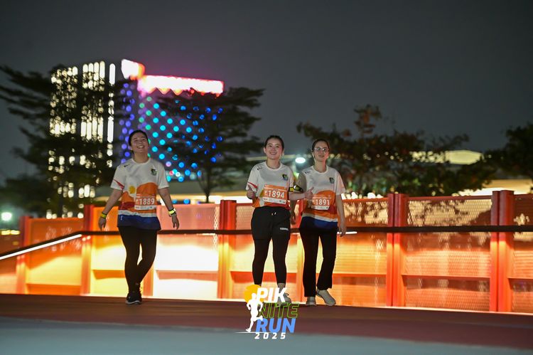 Race photo from PIK NITE RUN 2025