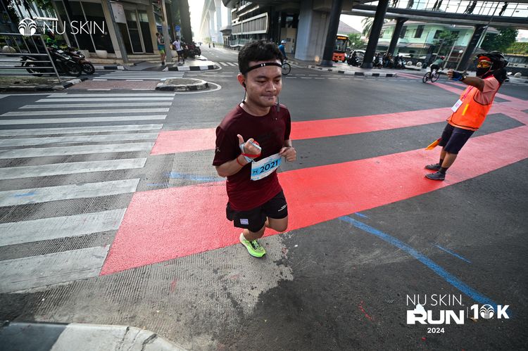 Race photo from Nu Skin Run 10K