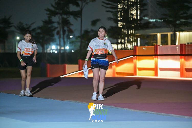 Race photo from PIK NITE RUN 2025