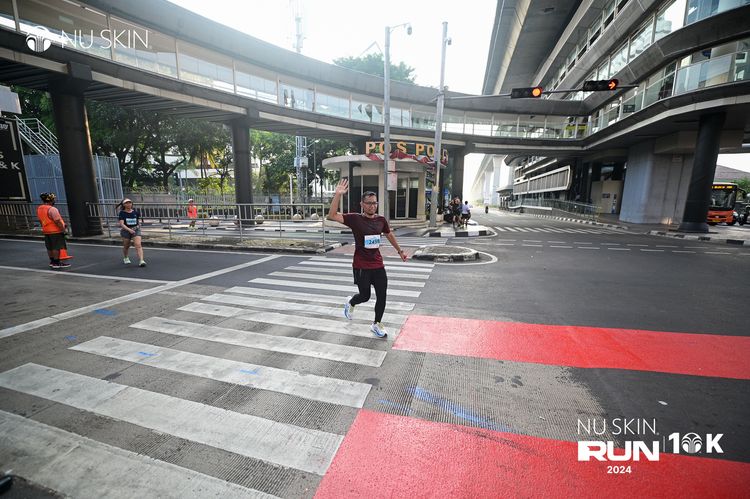 Race photo from Nu Skin Run 10K