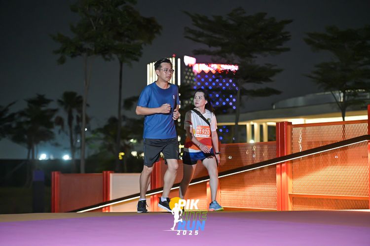 Race photo from PIK NITE RUN 2025