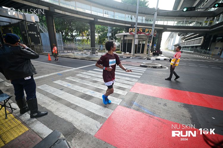 Race photo from Nu Skin Run 10K