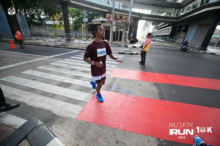 Race photo from Nu Skin Run 10K