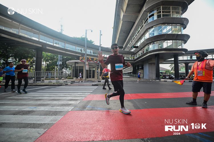 Race photo from Nu Skin Run 10K