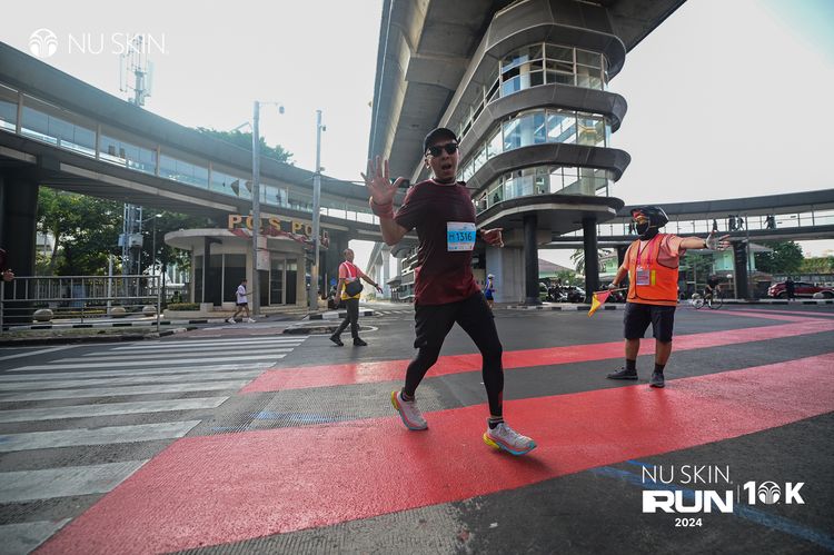 Race photo from Nu Skin Run 10K