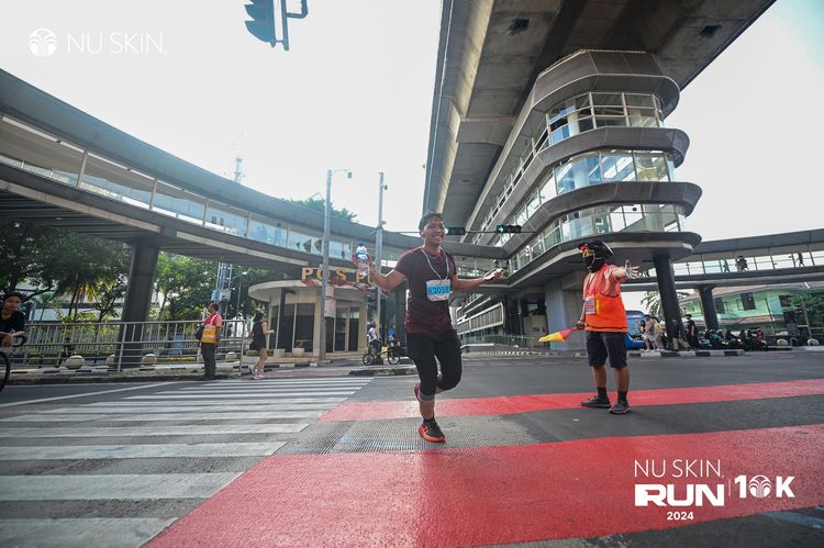 Race photo from Nu Skin Run 10K