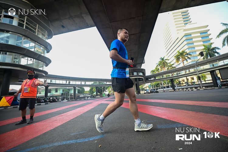 Race photo from Nu Skin Run 10K