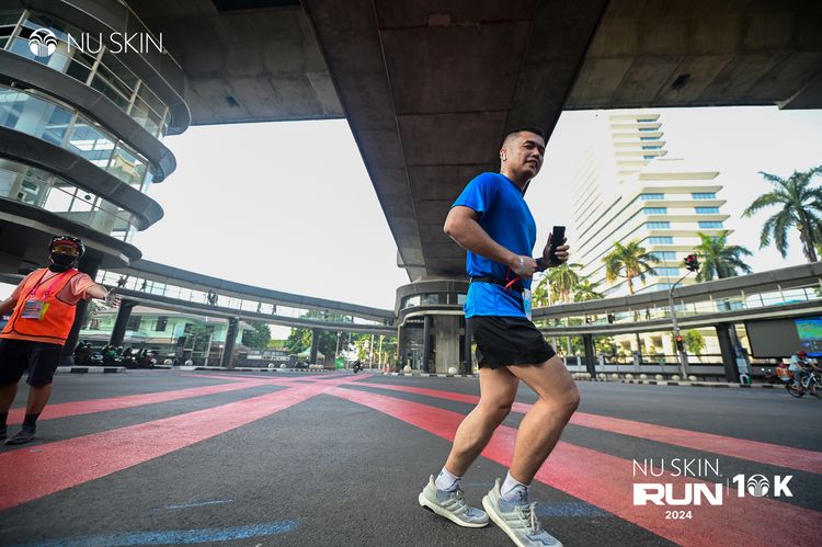 Race photo from Nu Skin Run 10K