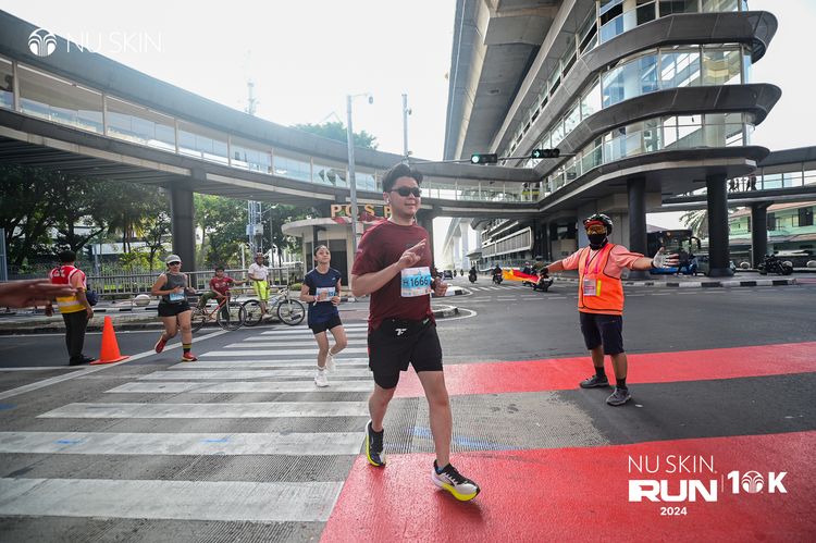 Race photo from Nu Skin Run 10K