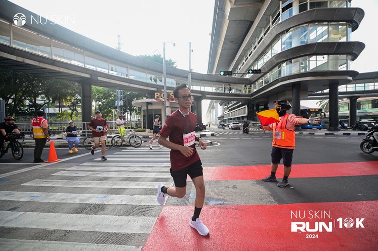Race photo from Nu Skin Run 10K