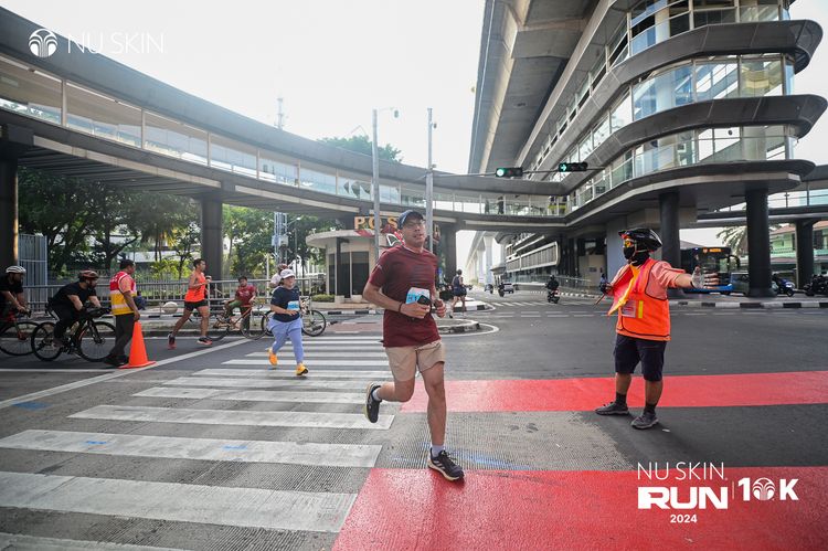 Race photo from Nu Skin Run 10K