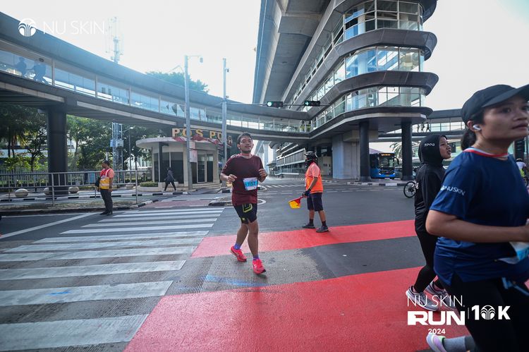 Race photo from Nu Skin Run 10K