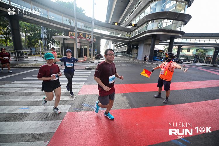 Race photo from Nu Skin Run 10K