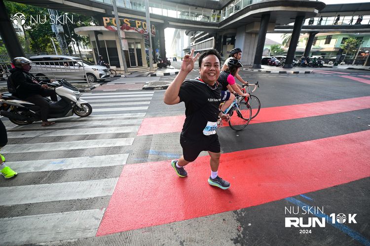 Race photo from Nu Skin Run 10K