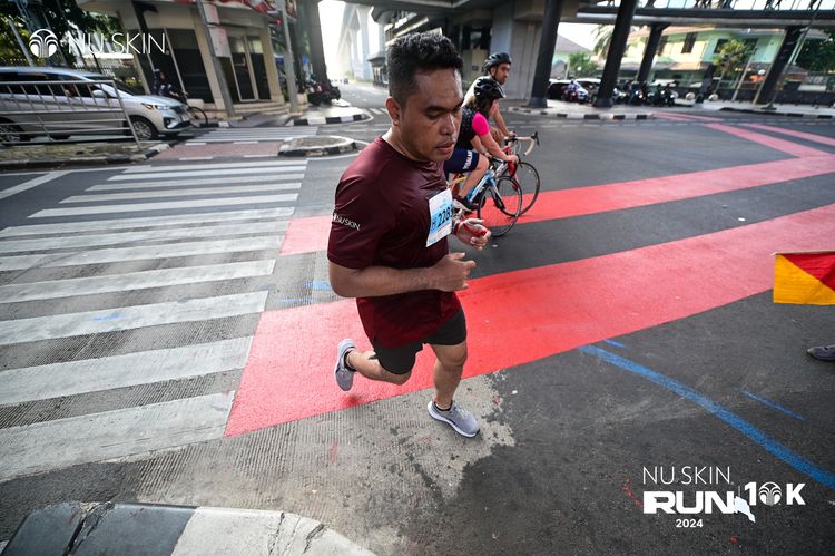 Race photo from Nu Skin Run 10K