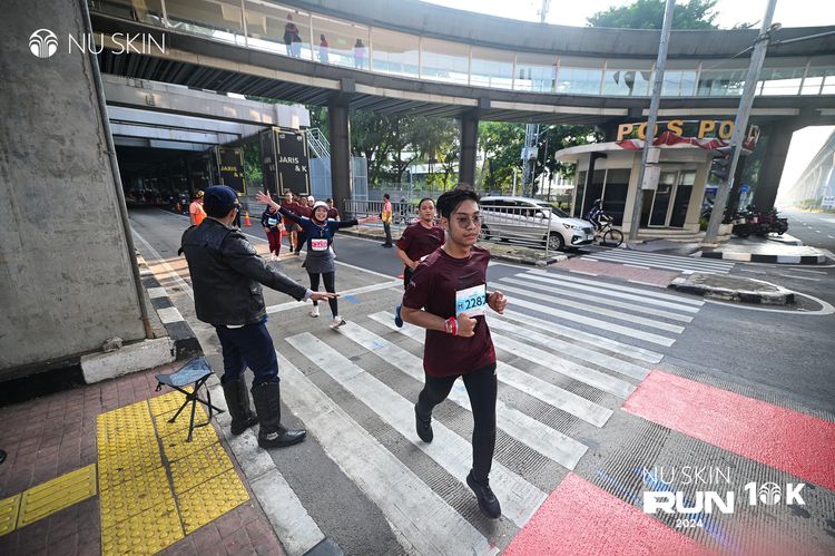 Race photo from Nu Skin Run 10K