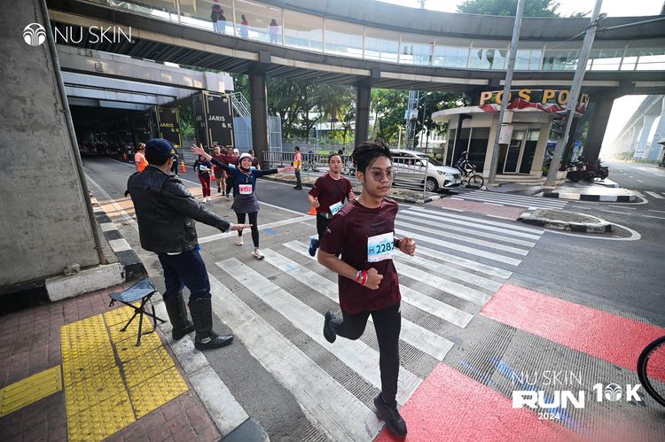 Race photo from Nu Skin Run 10K