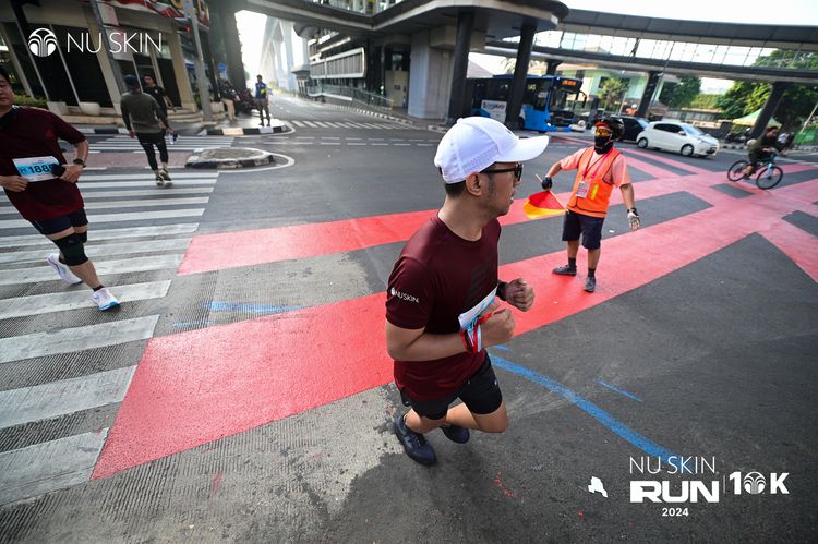 Race photo from Nu Skin Run 10K