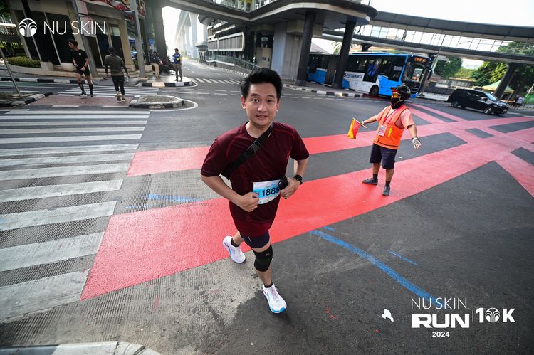 Race photo from Nu Skin Run 10K