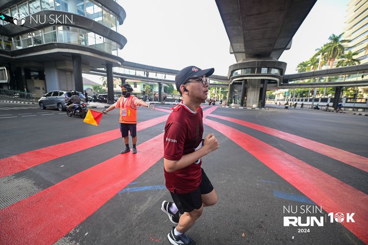 Race photo from Nu Skin Run 10K
