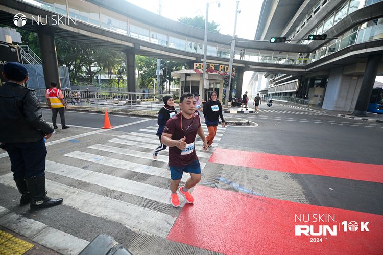 Race photo from Nu Skin Run 10K