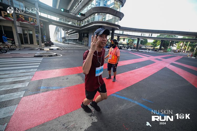 Race photo from Nu Skin Run 10K