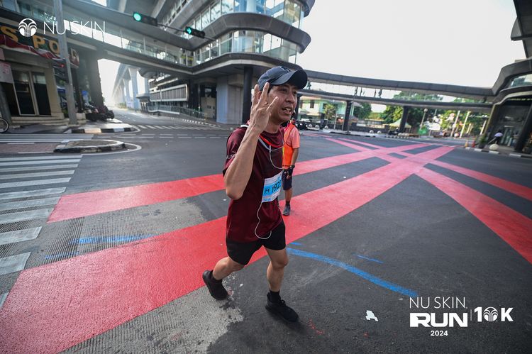 Race photo from Nu Skin Run 10K