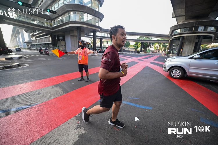 Race photo from Nu Skin Run 10K