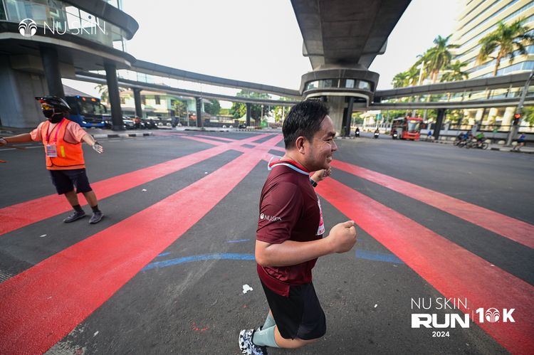 Race photo from Nu Skin Run 10K