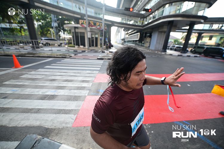 Race photo from Nu Skin Run 10K