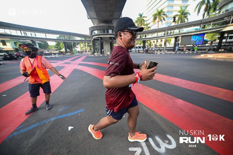 Race photo from Nu Skin Run 10K