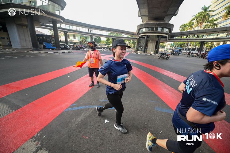 Race photo from Nu Skin Run 10K